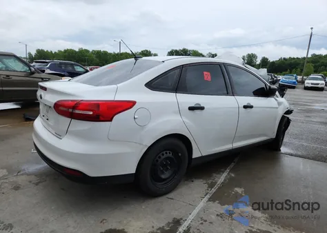 2015 Ford Focus S z USA, uszkodzony, nr VIN 1FADP3E23FL305420